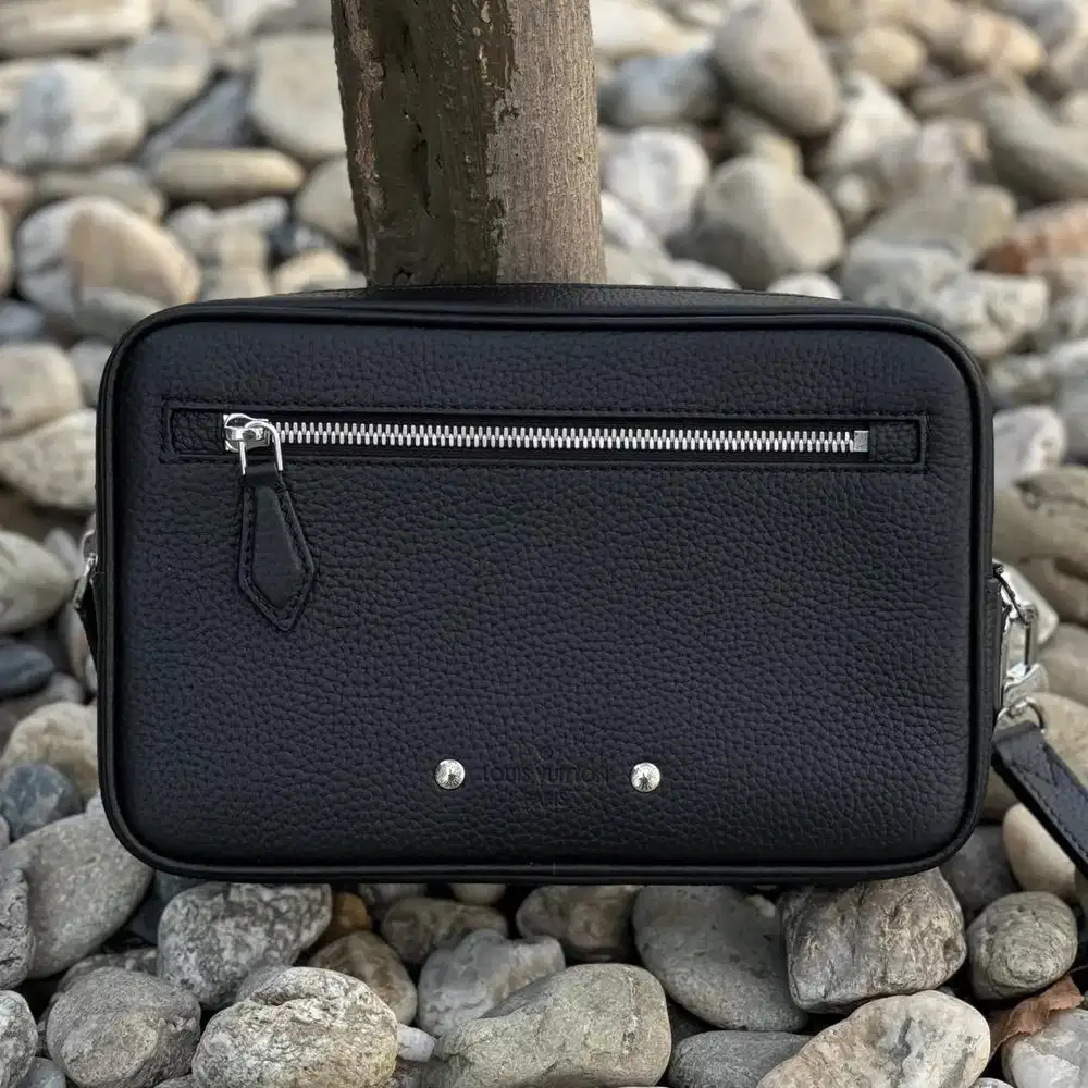 Kasai Louis Vuitton Clutch Taiga