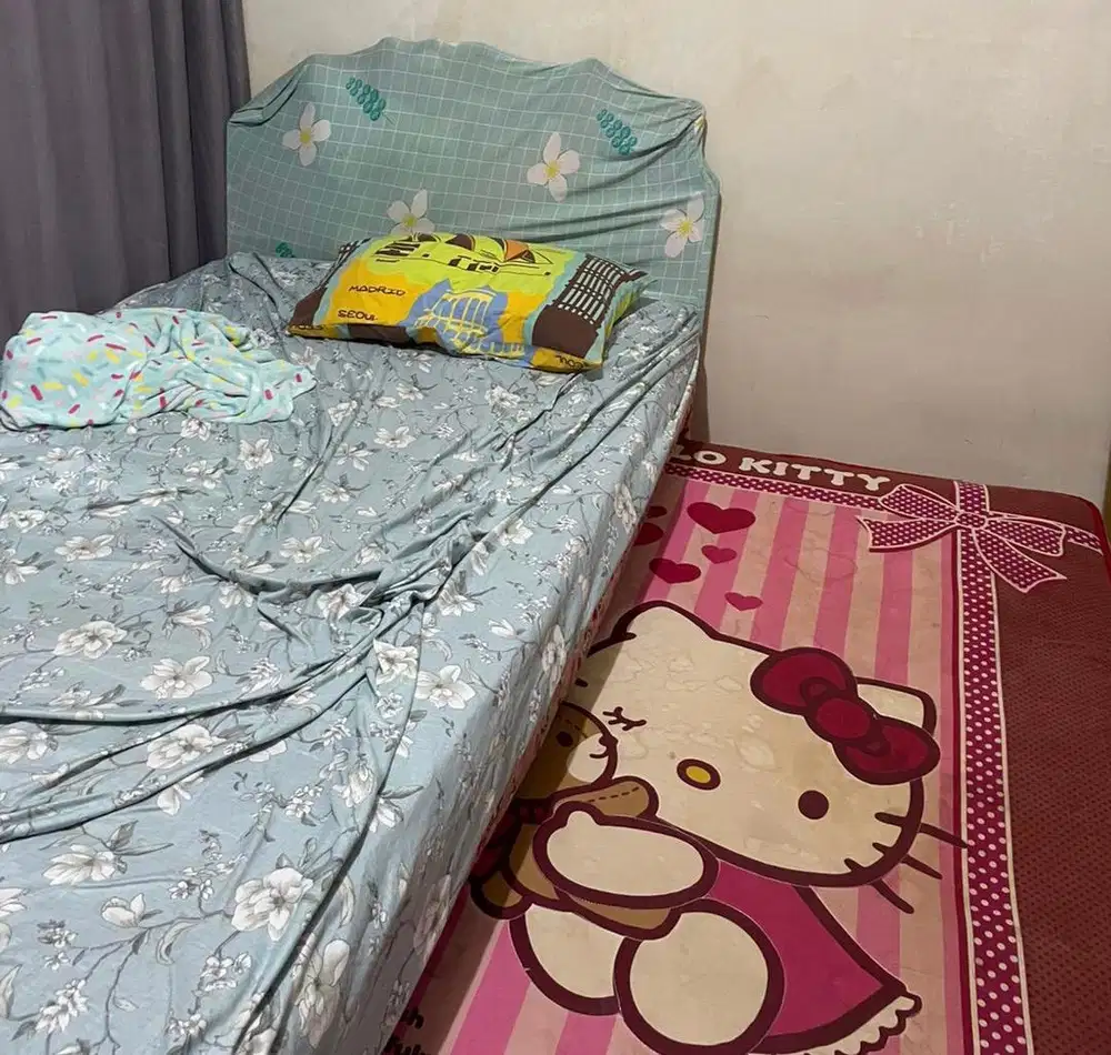 Tempat tidur 2 susun hello kity