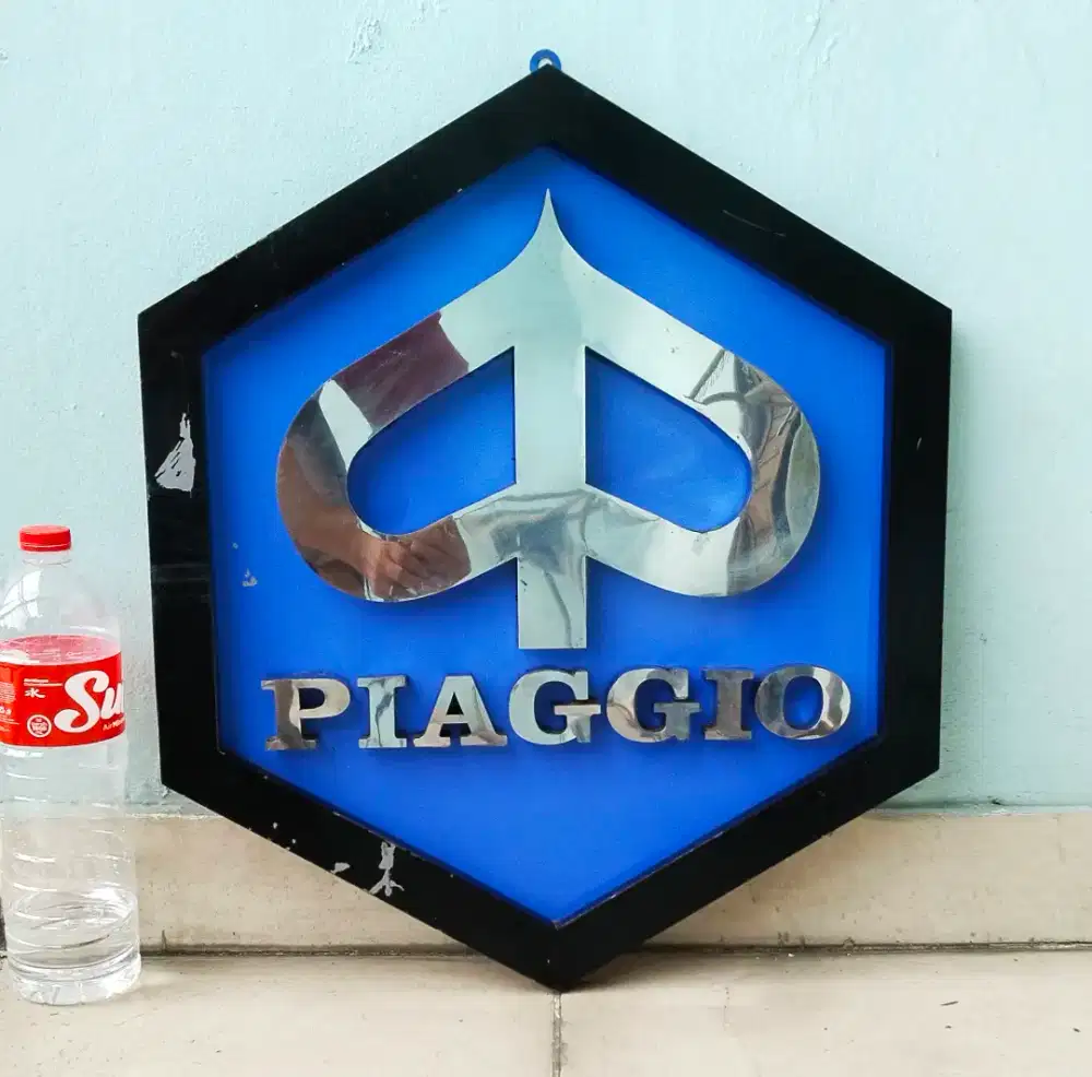 Dekorasi logo vespa lawas jadul ex dealer sepeda vintage