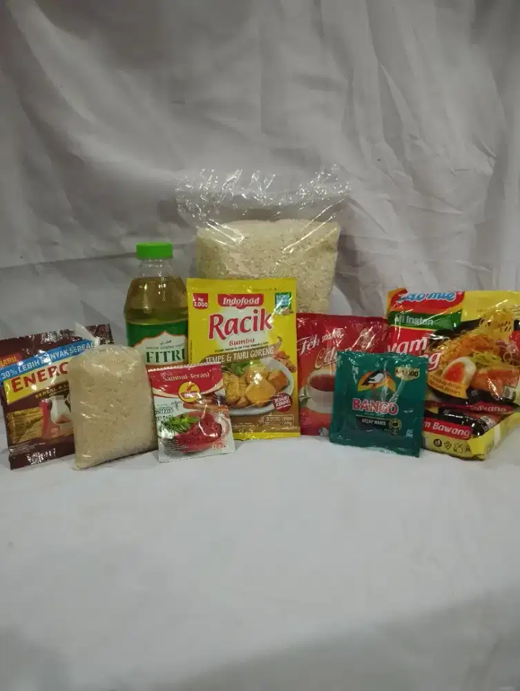 Pelayan toko sembako pria