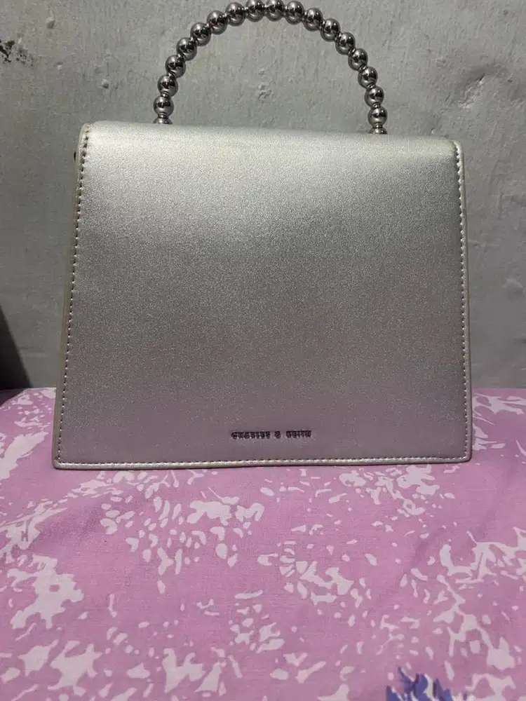 Preloved Tas Charles & Keith