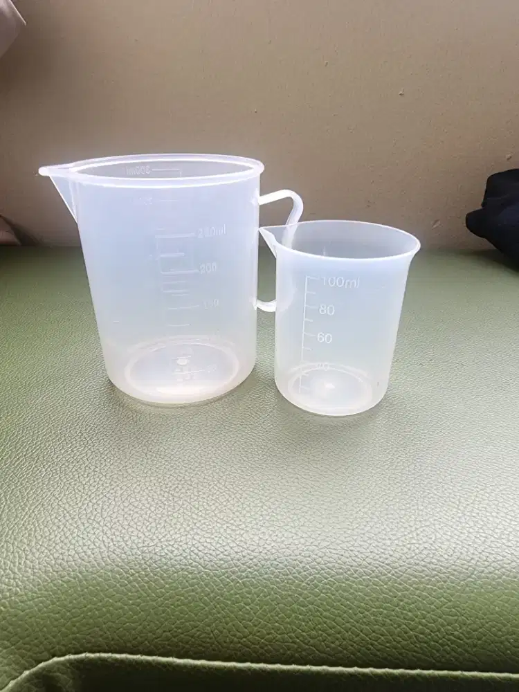 Gelas takar 300ml dan 100ml