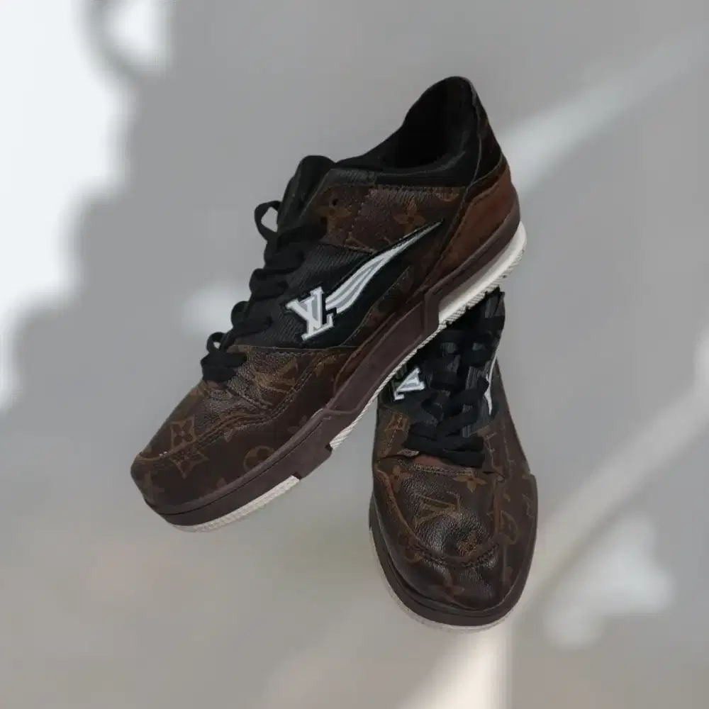 Sepatu Pria LV insol 26 size 41