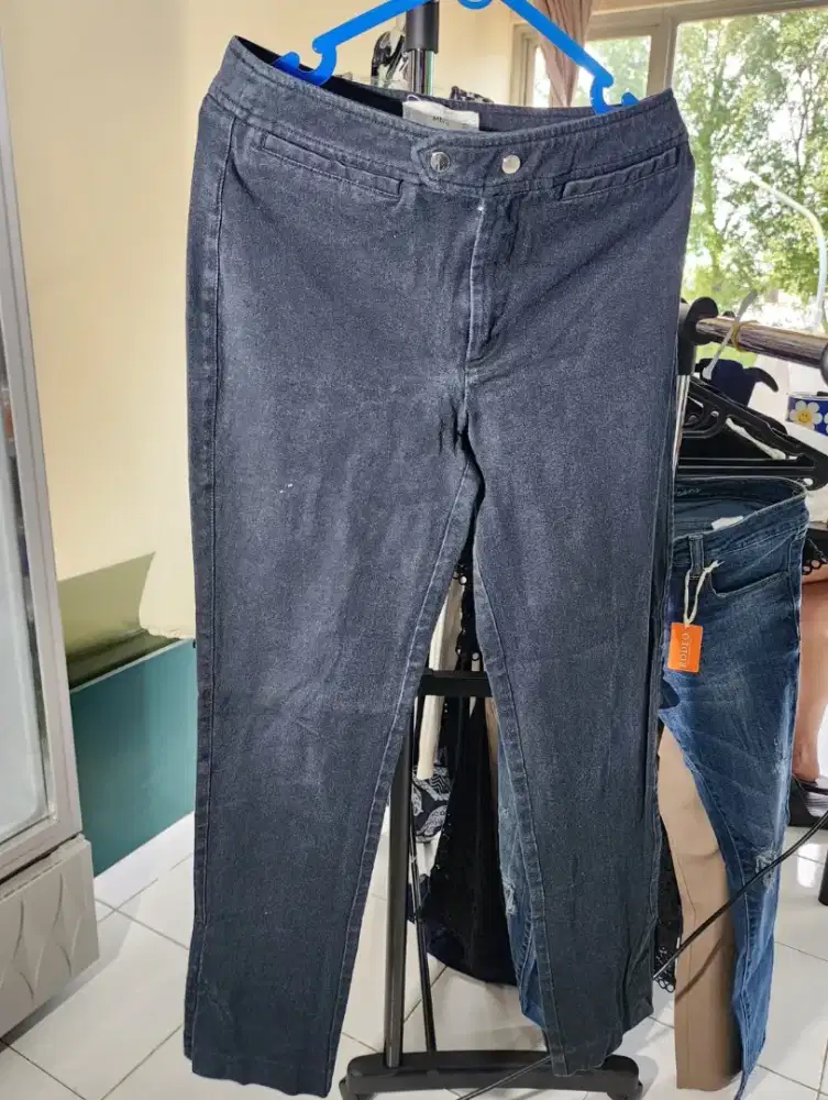 Celana jeans MANGO - Size M Panjang 101cm lebar pinggang 80