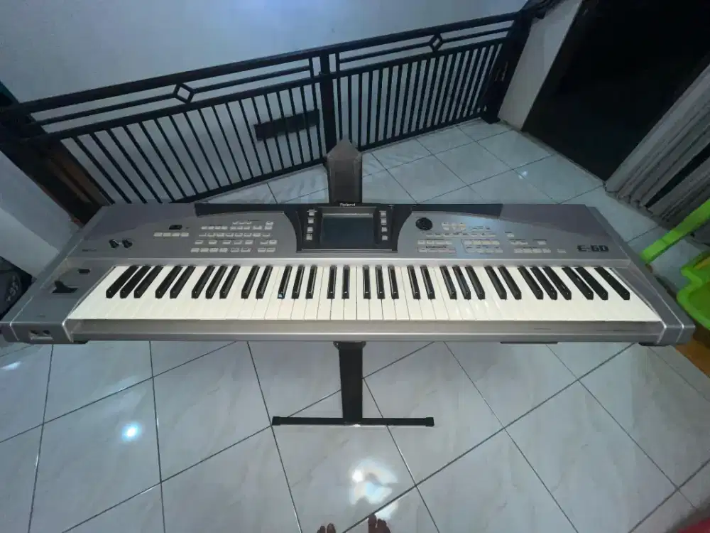 Keyboard Roland e60