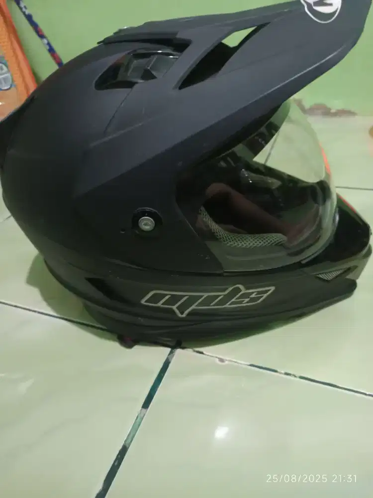 Helm full face supermoto