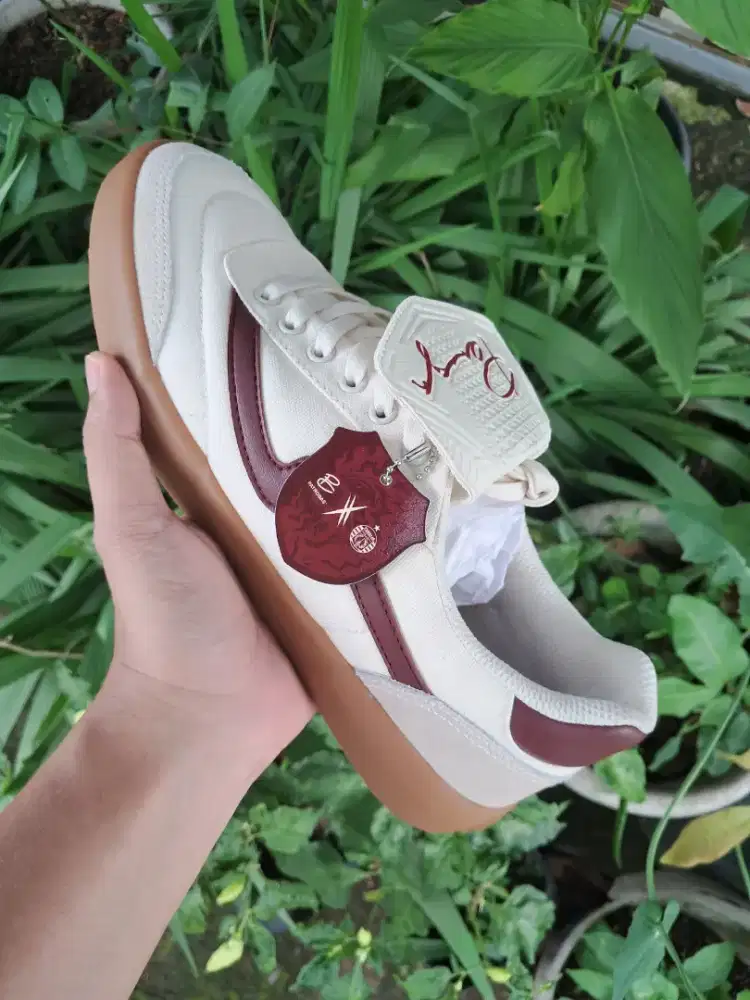 SEPATU PATROBAS X PERSIJA