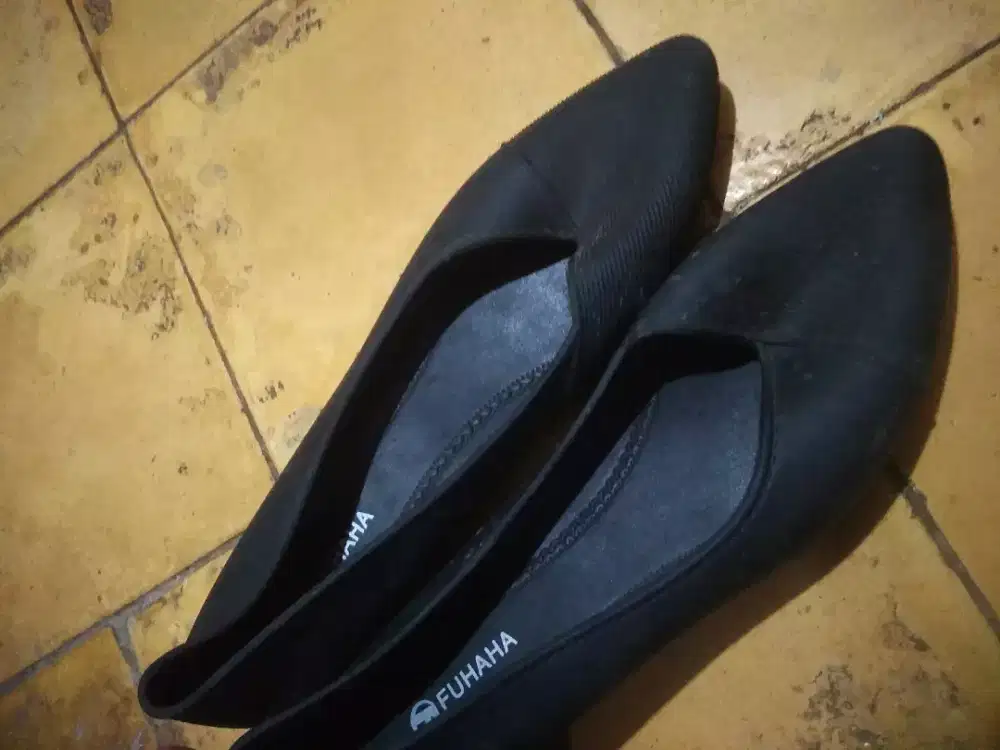 Sepatu pantofel wanita