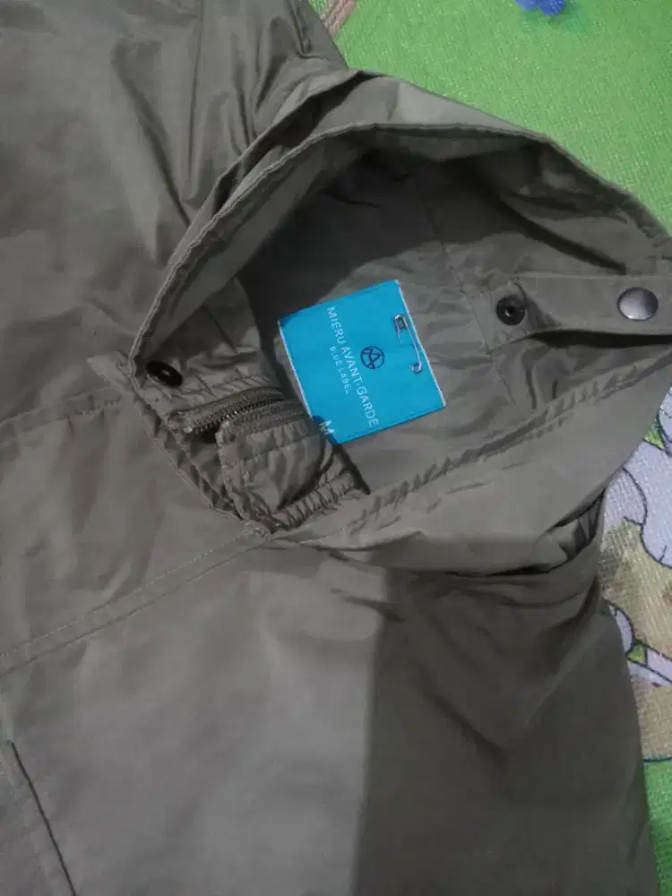 Jaket parka size M luar baru pake sekali masih mulus alus