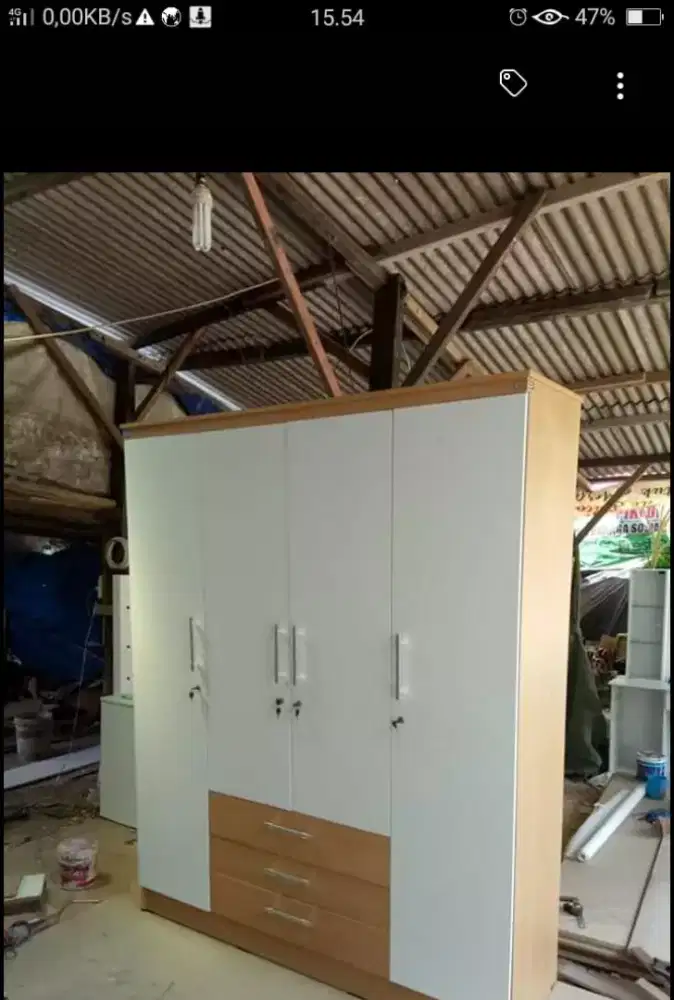 Lemari 4 pintu minimalis