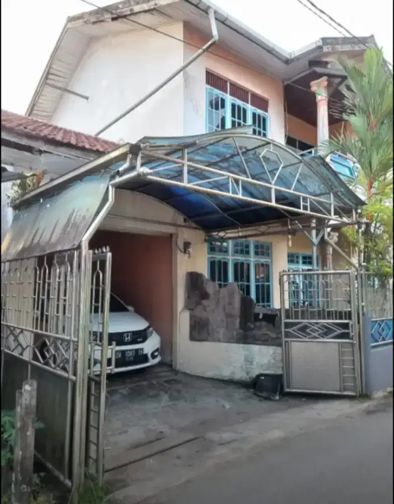 Dijual rumah lantai 2 bisa Nego