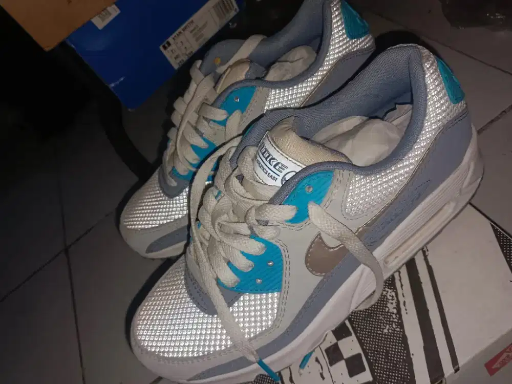 Sepatu NIKE Air