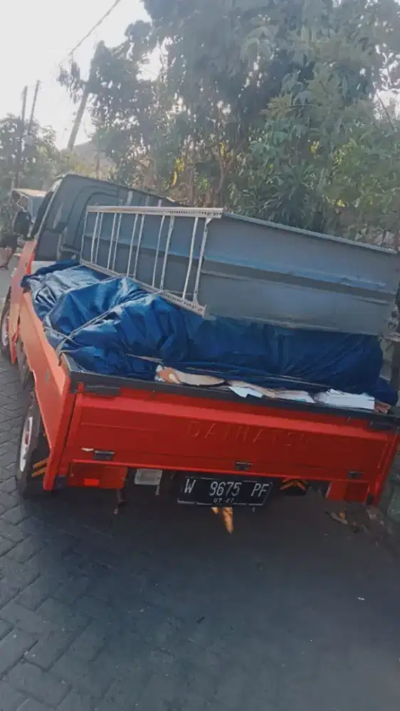 Menerima barang bekas borongan, bongkaran,pindahan dan buang sampah