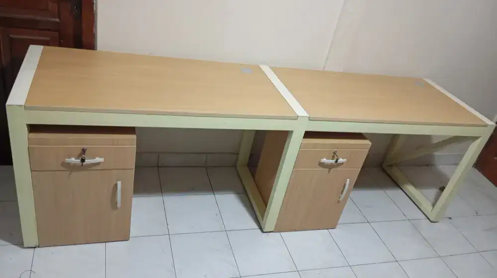 Meja kerja kaki besi untuk 2 orang