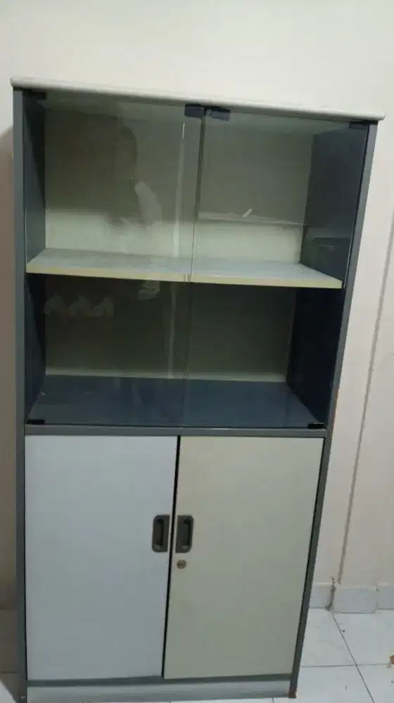 Lemari arsip bekas kantor