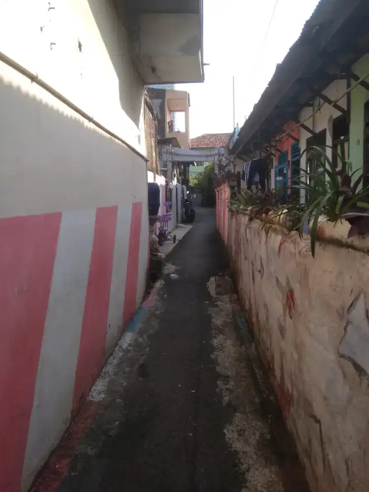 Rumah murah hbs SHM dkt jln mobil di Bintaro Jaksel