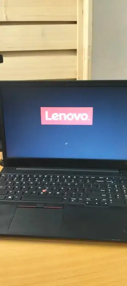 Laptop merek Thinkpad Lenovo seri E580 RAM 8 SSD 256GB