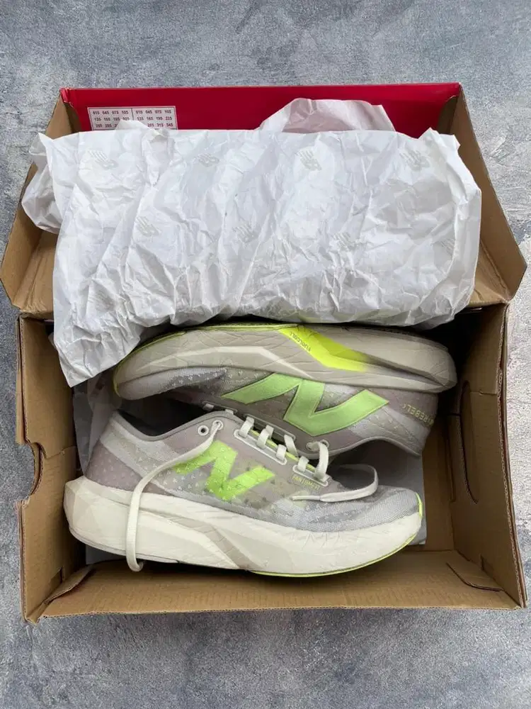 New Balance Rebel V4