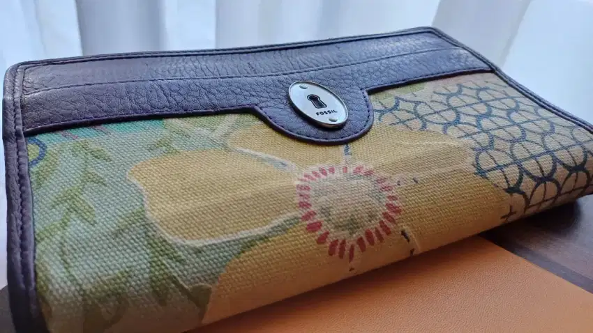 Dompet Fossil motif batik