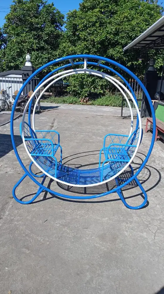 Ayunan besi untuk mainan anak