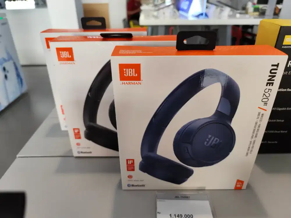 New JBL TUNE 520 bluetooth Headphone, barang masih segel & bergaransi.