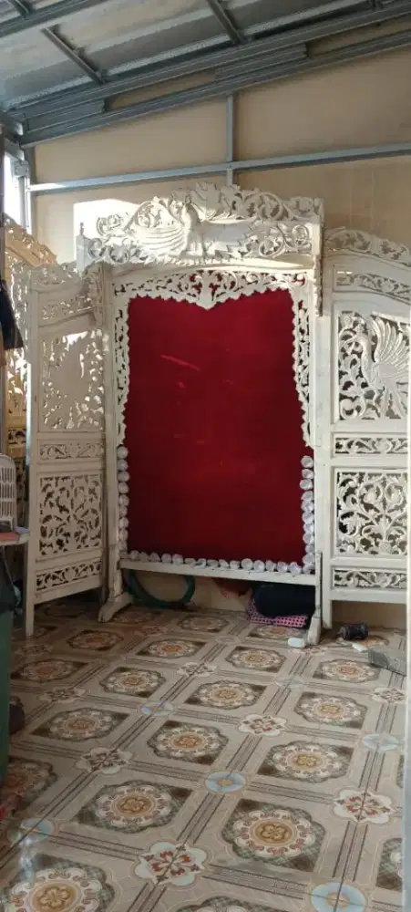 Gebyok kayu dekorasi pelaminan