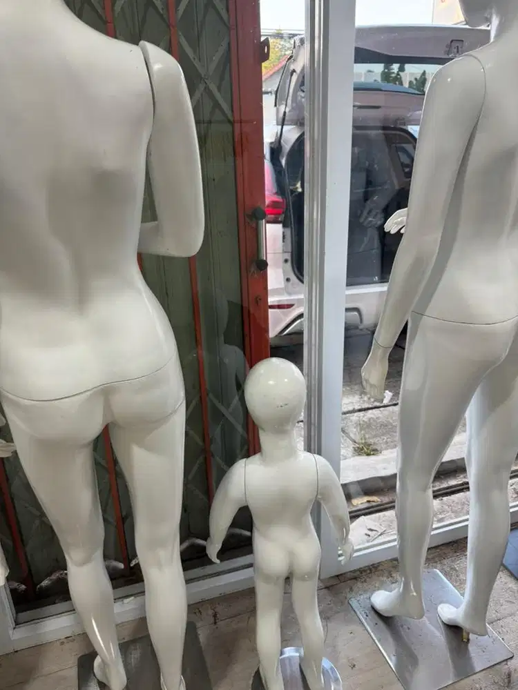 Dijual borongan furniture bekas toko pakaian