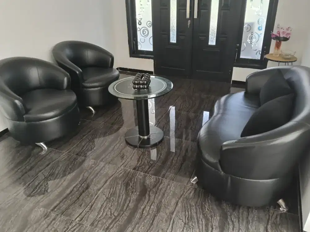 Sofa minimalis black