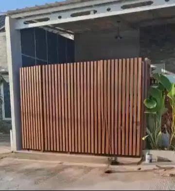 pagar wpc tikung dengan besi holo