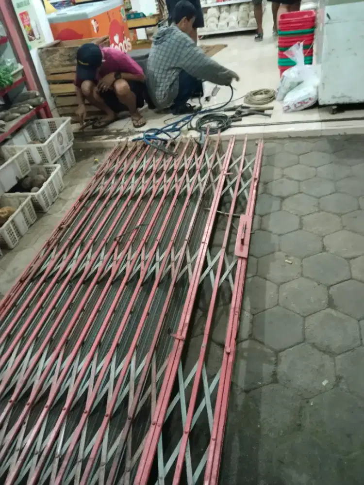 service pintu dengan kisi kisi lepas