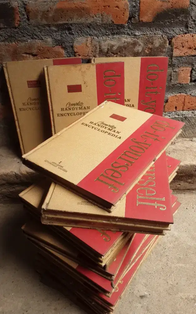 BUKU IMPORT ENSIKLOPEDIA LANGKA 1975  COLLECTOR ONLY (19 BUKU/1 PAKET)