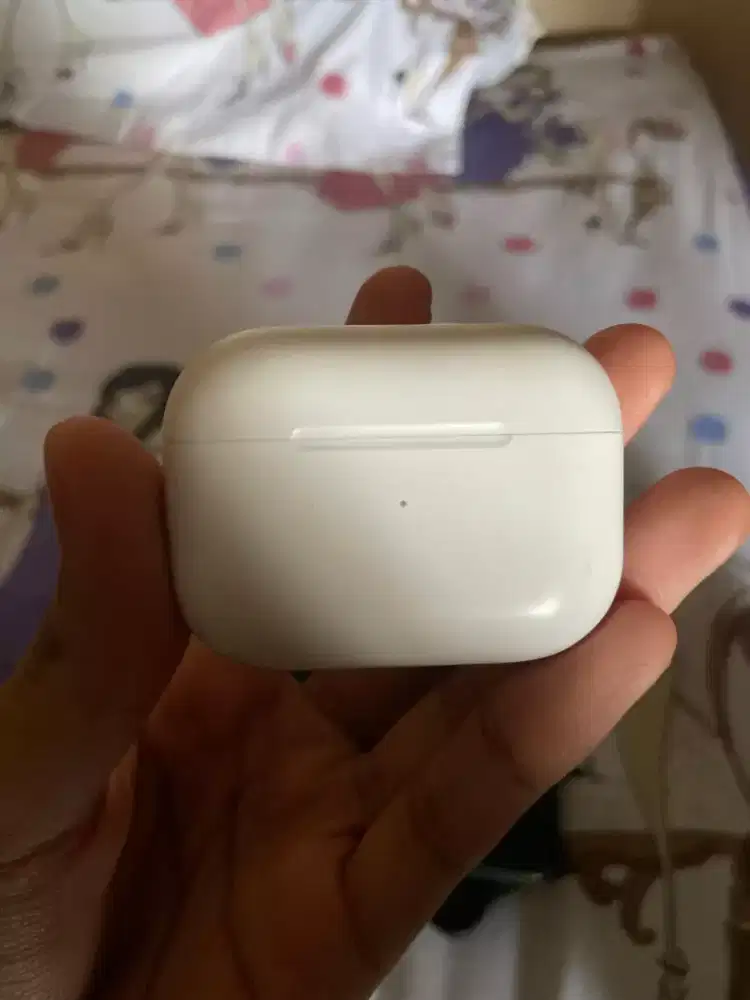 AirPods Pro Gen 2 + Charger ( free )
