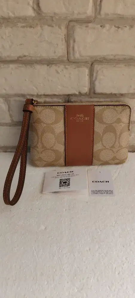 Coach Wrislet Signature Canvas Original - Coklat/Beige