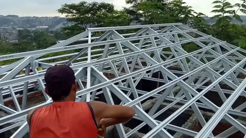 Pemasangan Atap Baja Ringan Profesional – Harga Mulai 325rb/m²