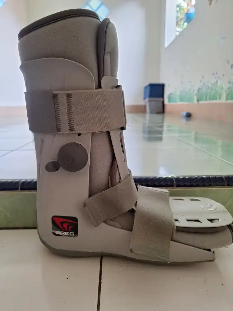 Walker boot / Orthopedic boot merk BREG