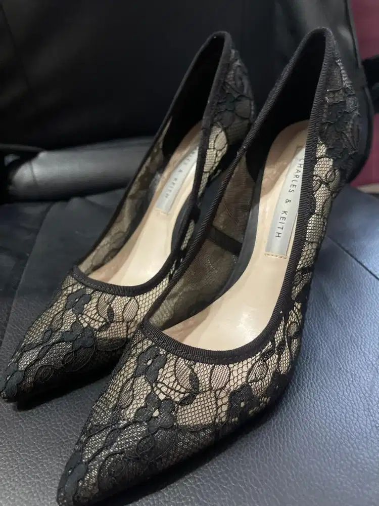 Preloved high heels charles & keith
