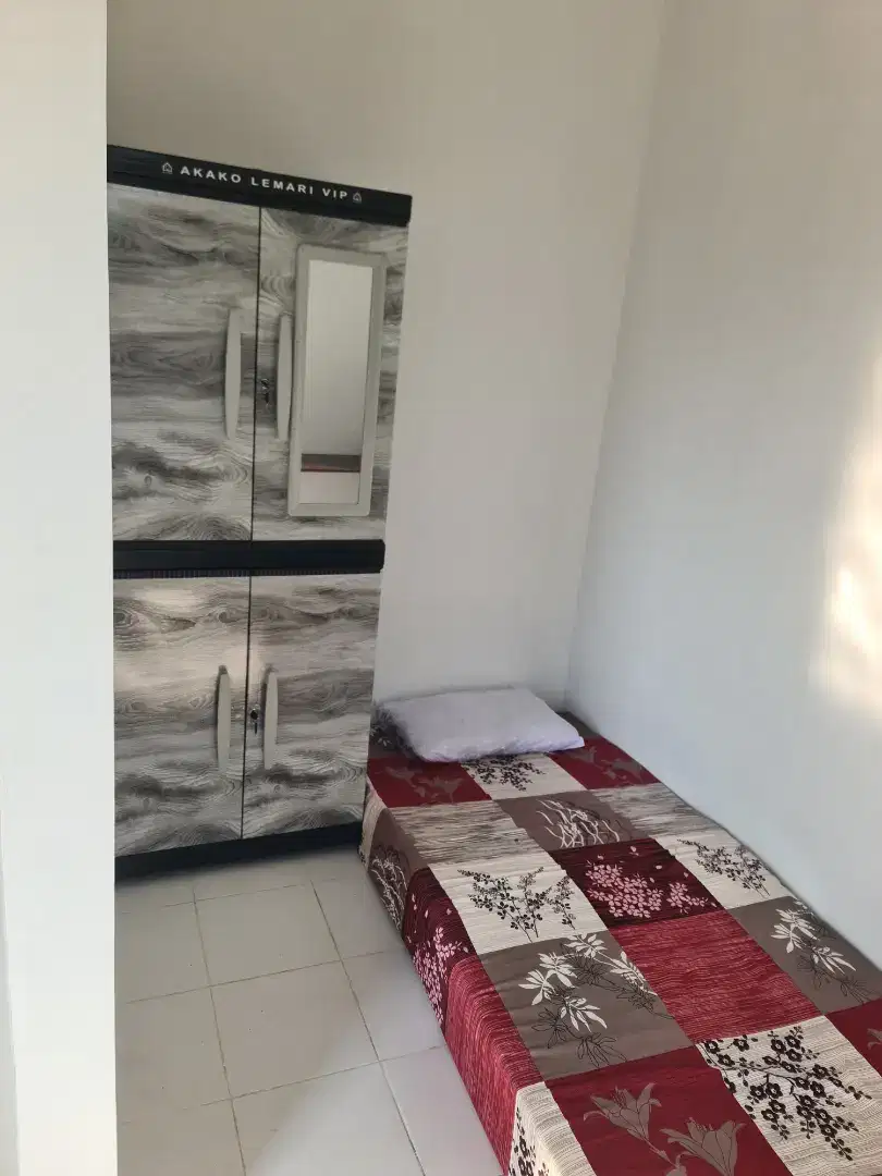 Untuk cw,ac,tv android,km dalam,furnish,free (listrik,minum, wifi)