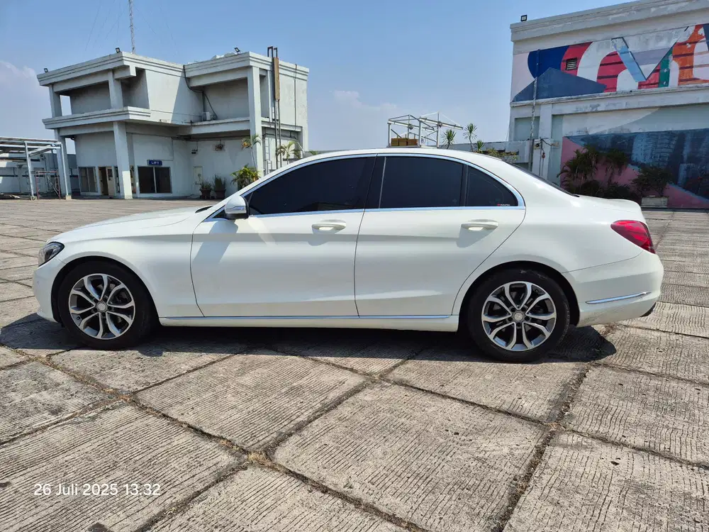 Mercedes-Benz C200 2015 Bensin