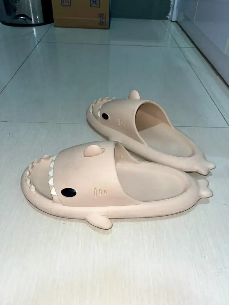 Sandal Hiu , Sendal Hiu ukuran 42