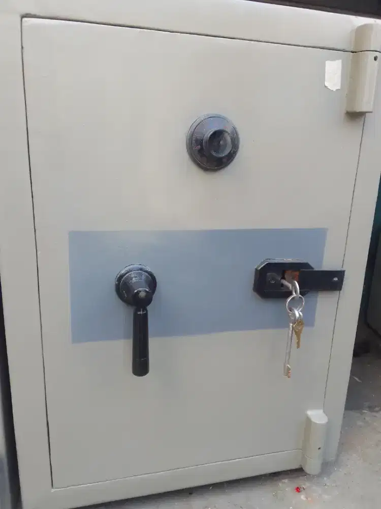 Jual murah Brankas untuk keamanan dokumen penting anda