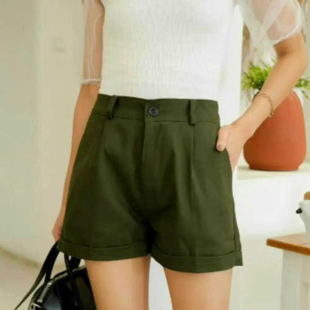 Celana Pendek Wanita