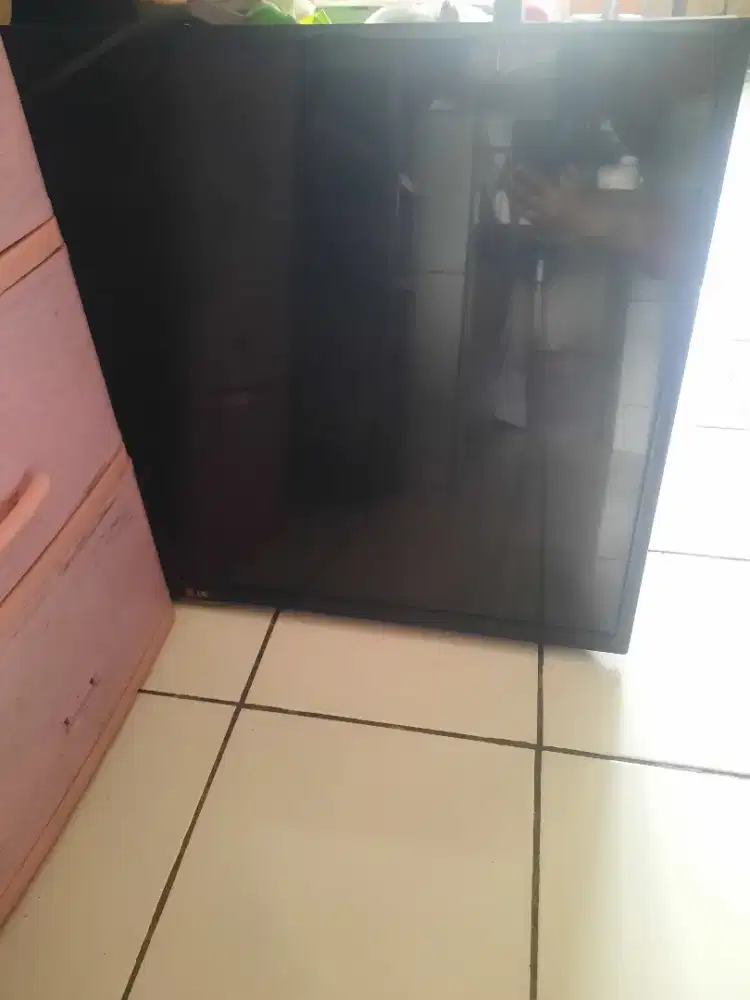 TV LG LED 42inchi masih sangat bagus, blm pernah servis, mau pindahan