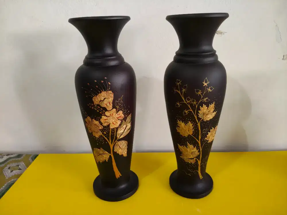 Borongan Vas Antik Hitam Motif Emas 2pcs