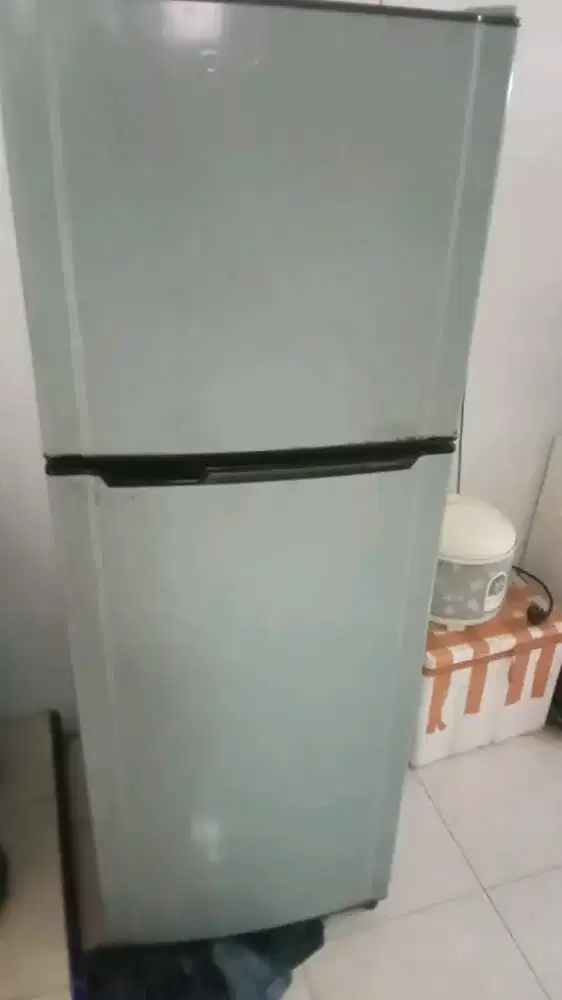 Perbaikan dan jual beli kulkas