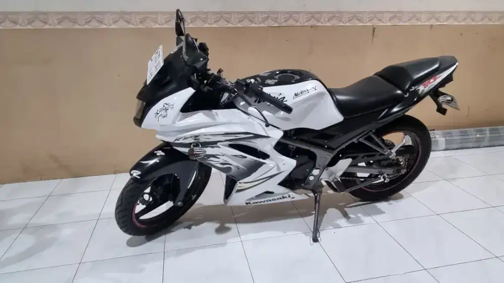 Jual motor Kawasaki ninja 150 RR tahun 2012