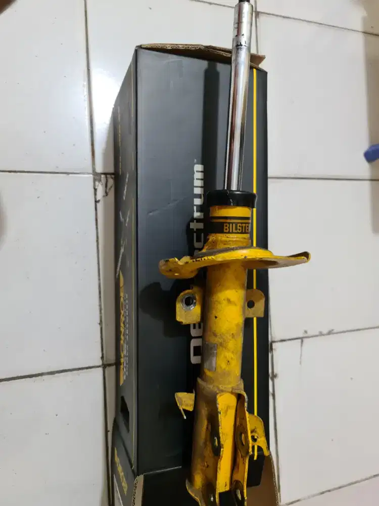 Shockbreaker Billstein depan 1 set (kanan & kiri) bekas mazda old