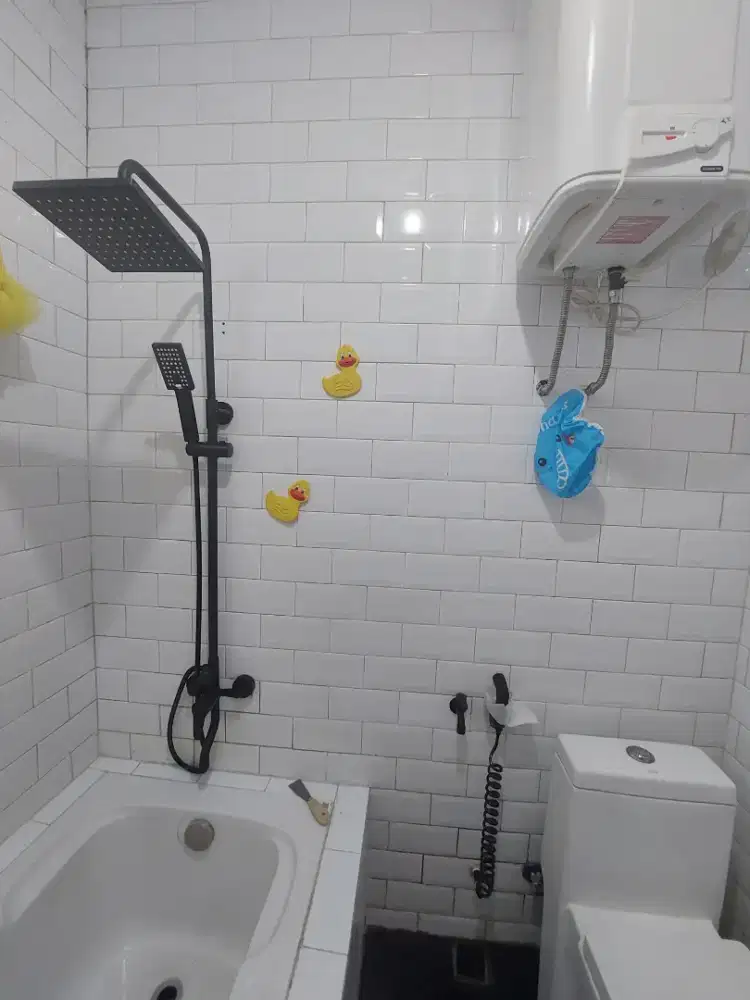 Jasa pasang keramik,listrik dan renovasi rumah dll harga terjangkau