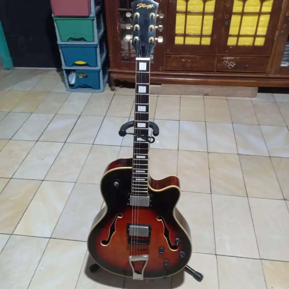 Gitar hollow stagg A300  ,jazz,blues,kroncong,rock&roll , sikaaaatt