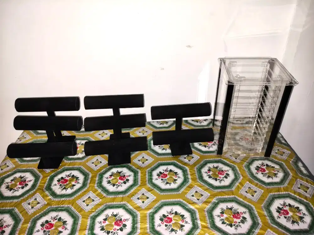 Borongan Display Stand Gelang/Aksesori