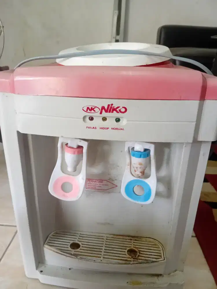 Dispenser Bekas Warna Pink